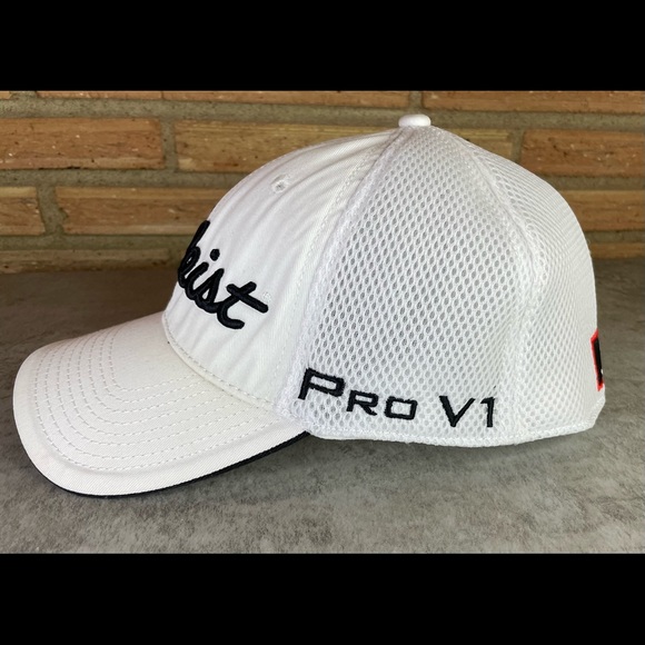 Titleist Footjoy ProV1 stretch fit hat - Picture 2 of 6